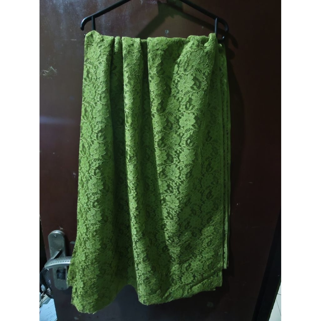 kain warna hijau