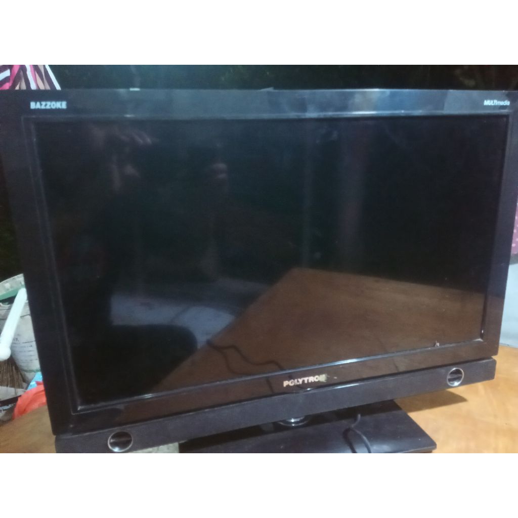 TV POLYTRON PLD-24-D-901/ RUSAK PECAH