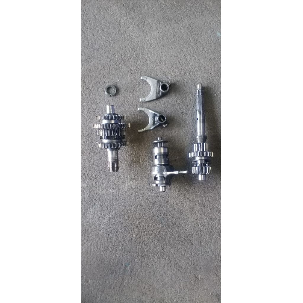 Gigi Rasio Tranmisi Yamaha V75