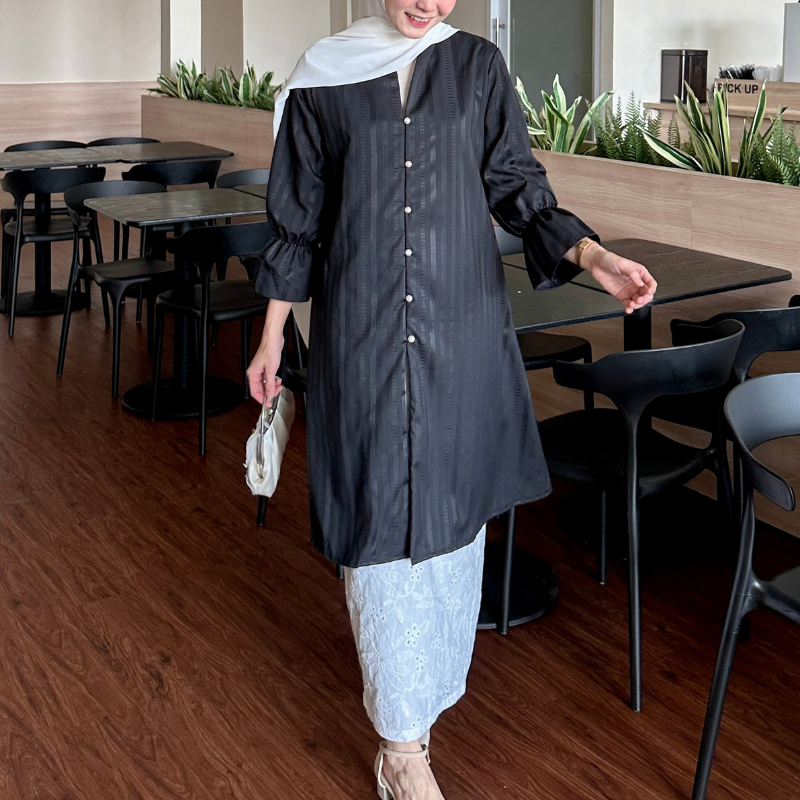 Baju Lebaran Tunik Katun Embossed Wanita Elegan RUNAKU | Atasan Kondangan Busui Friendly Kancing Dep