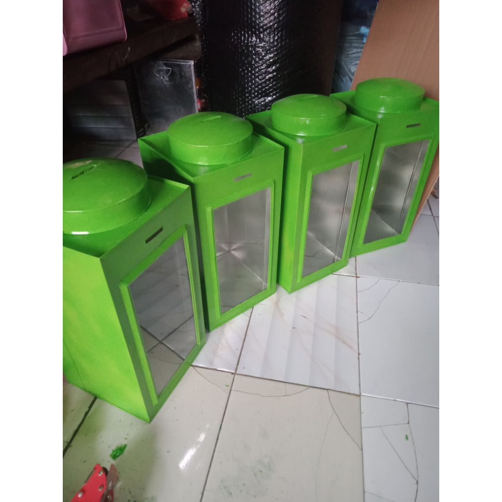 celengan kaleng kerupuk/ kotak amal