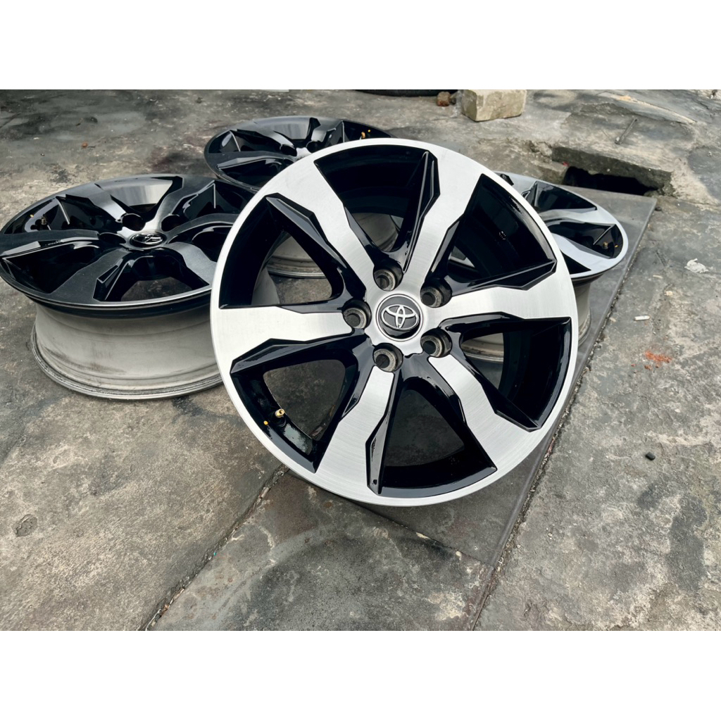 1set(4pcs) velg ori venturer facelift R17 PCD 5/114 kondisi bekas masih bagus