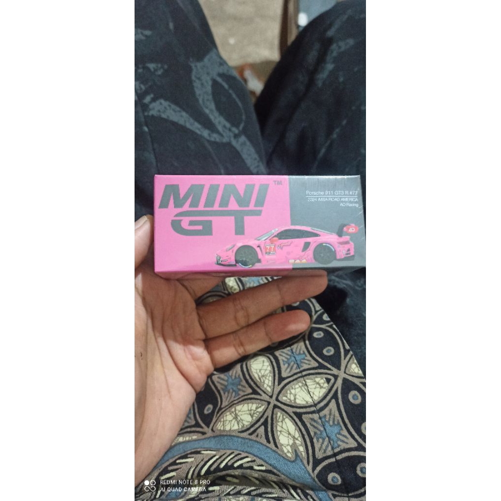 MINI GT ROXY  PORSCHE  911 GT3 R #77