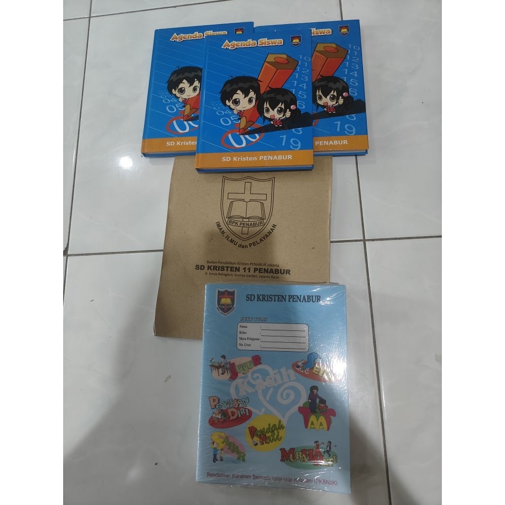 buku baru , buku tulis SD penabur, buku agenda penabur kertas ulangan + buku matematika sesuai foto