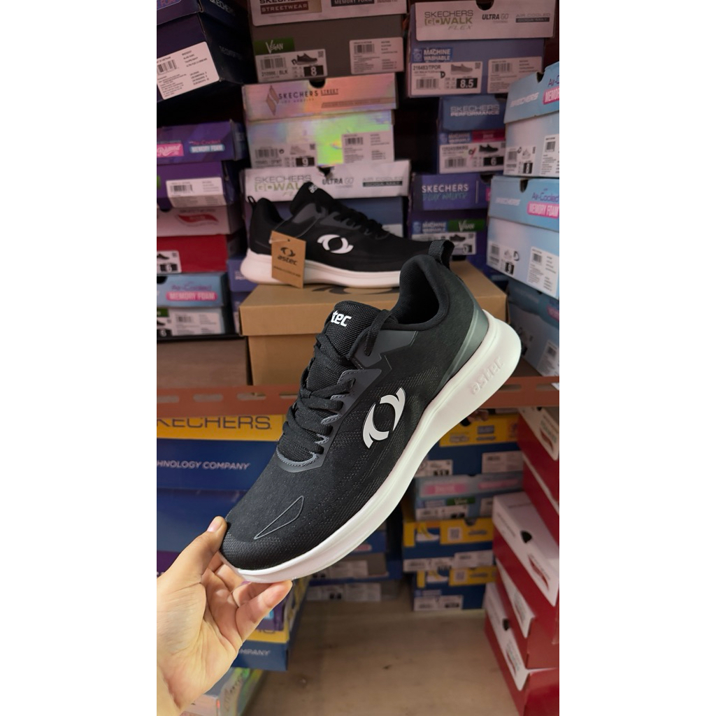 sepatu running pria/ liu running black pria/astec