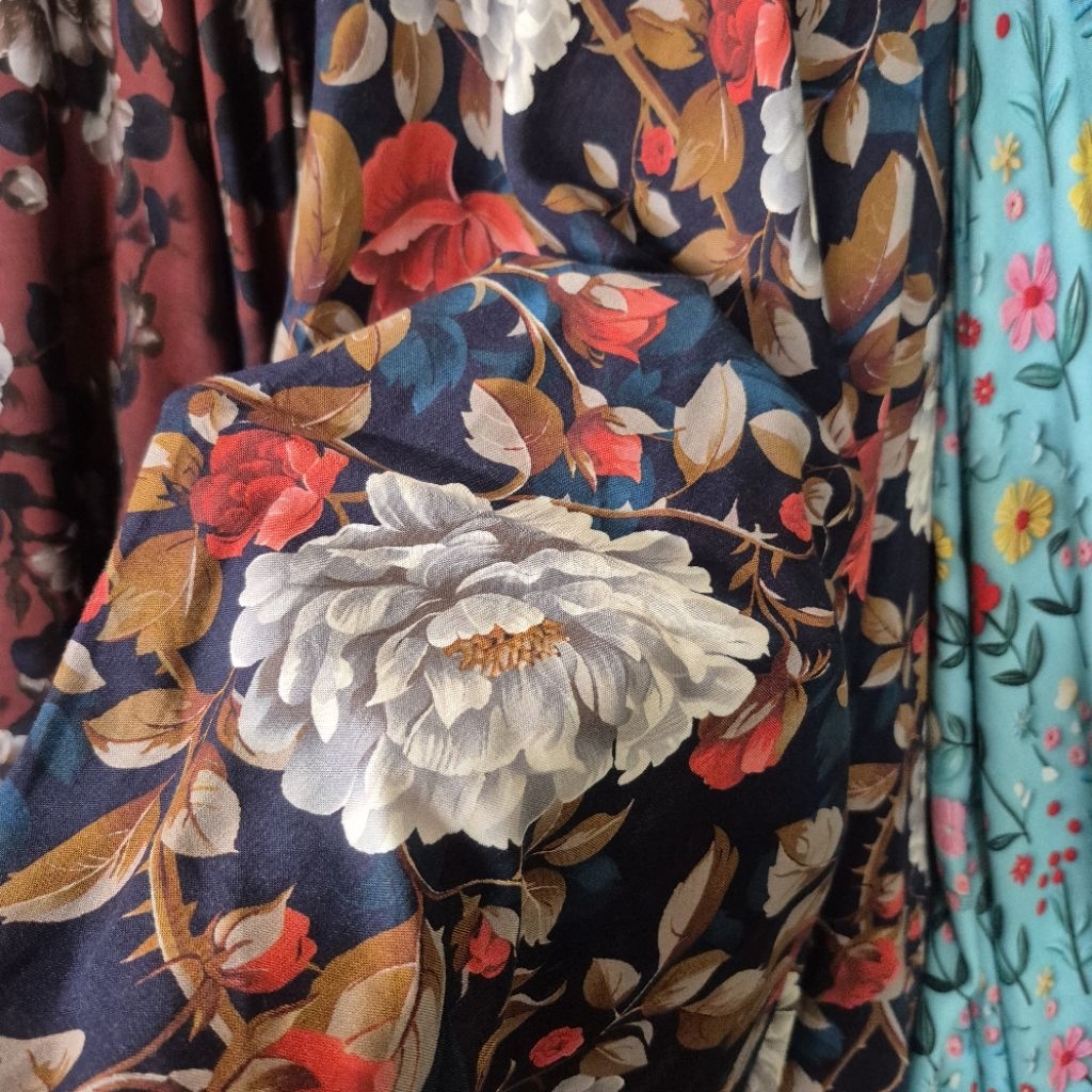 KAIN KATUN RAYON VISCOSE PREMIUM MOTIF BUNGA BESAR - KAIN RAYON MOTIF KEMBANG BESAR HARGA PERSETENGA