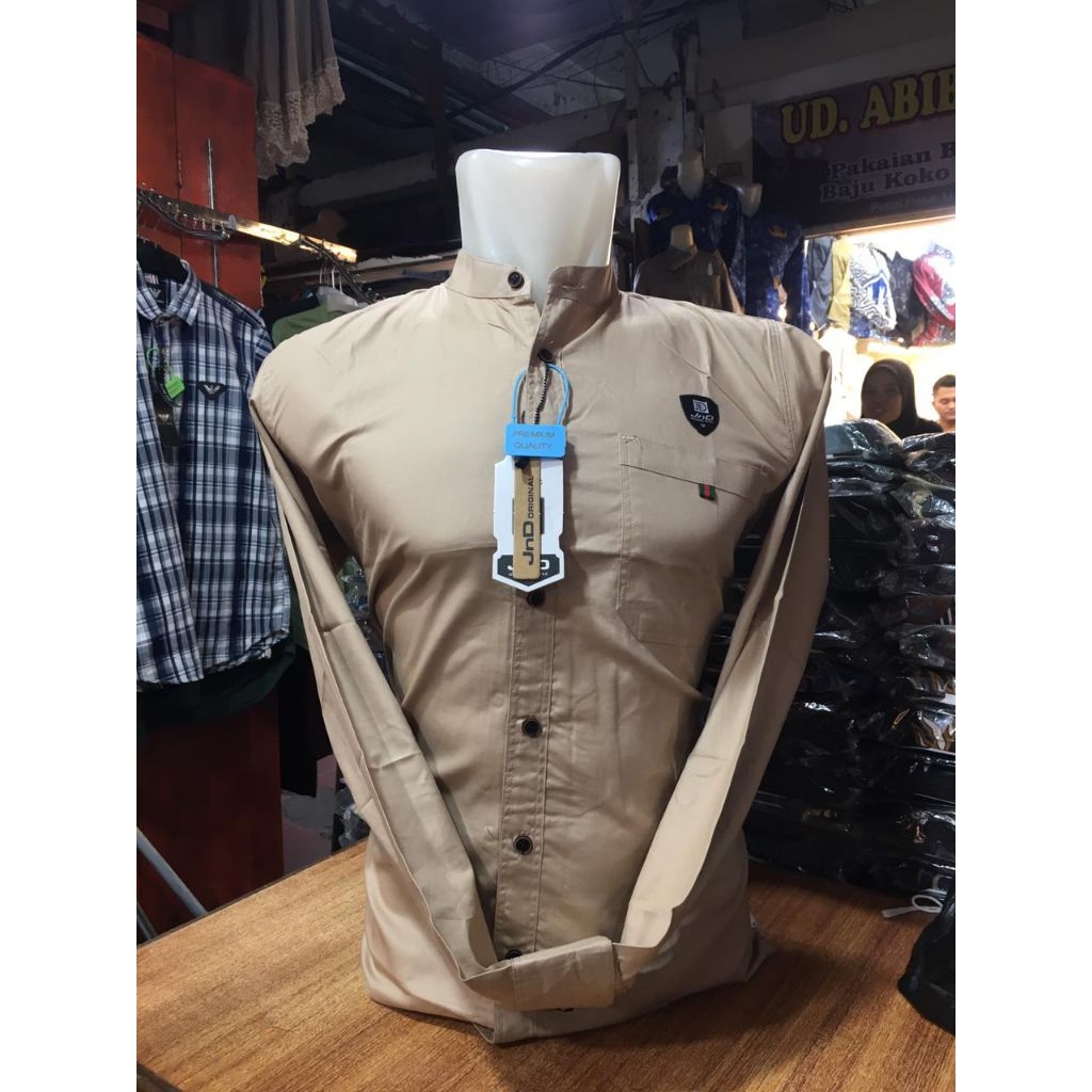 KEMEJA KOKO POLOS warna COKSU ( COKLAT SUSU) Lengan panjang , BAHAN KATUN PREMIUM.