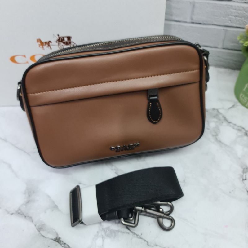 Tas Selempang Pria Wanita 39946 Graham Crossbody Bag Leather Saddle Brown