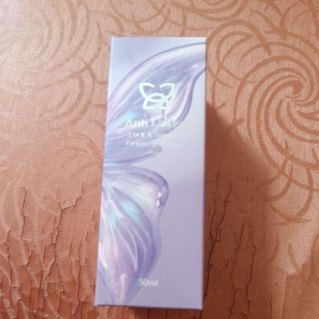PRELOVED-MotherOfPearl : PRIMER Primer Anti Cakey dengan Tekstur Ringan dan Lembut