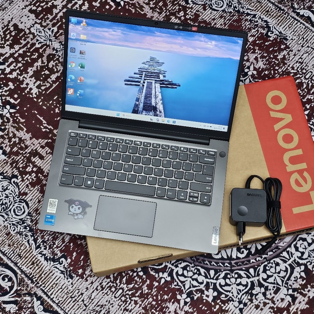 Laptop Bekas Cewe Lenovo intel Core i3-Gen 12 Seri Baru RAM 8GB SSD 256GB Windows 11 Second terbaik