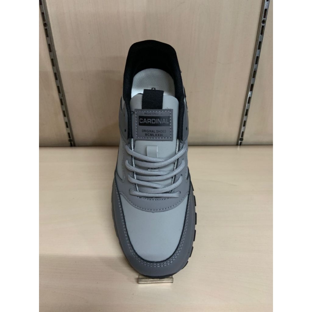Cardinal Sepatu Sneakers Pria