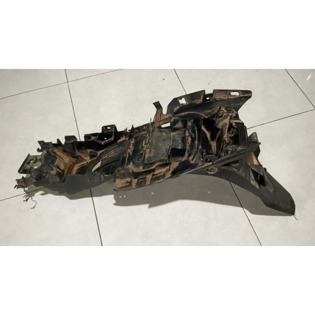 Slebor Belakang CB150R Old Lama Original Copotan