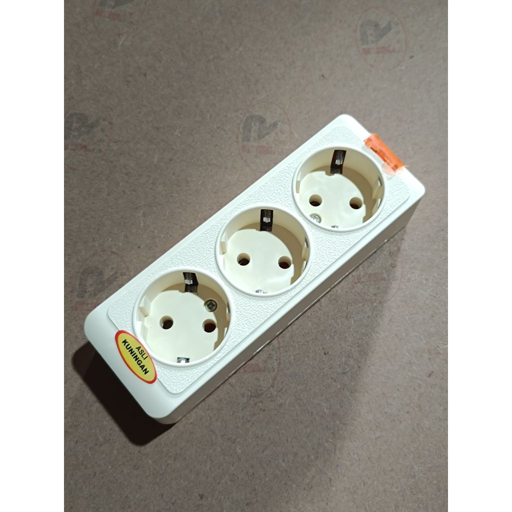 Stop Kontak 3 Lubang Arde Sunsafe / Stop Kontak 3 Lubang Arde Sunsafe
