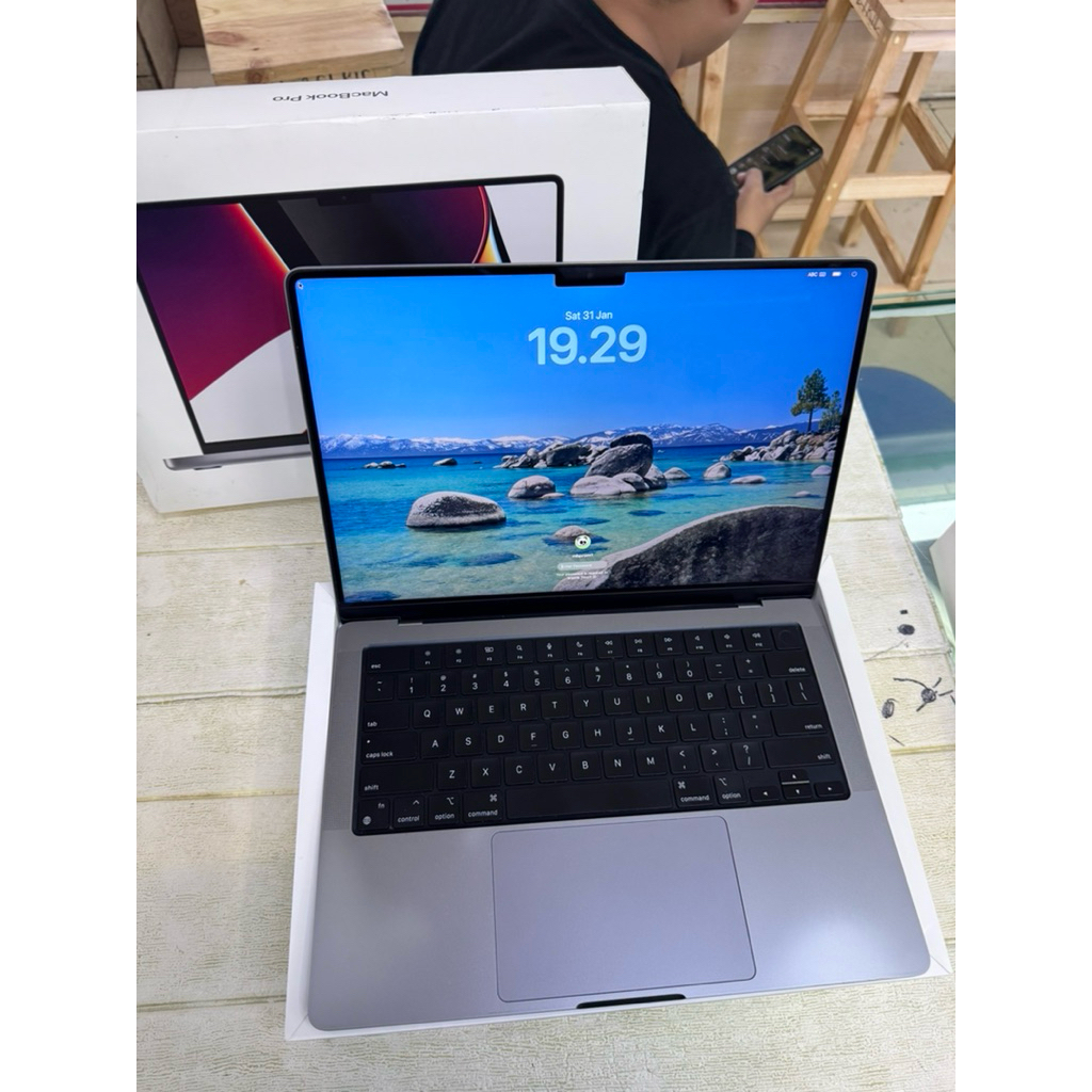 Macbook pro M1 Pro 14-inc 16/512Gb bekas second fulset original