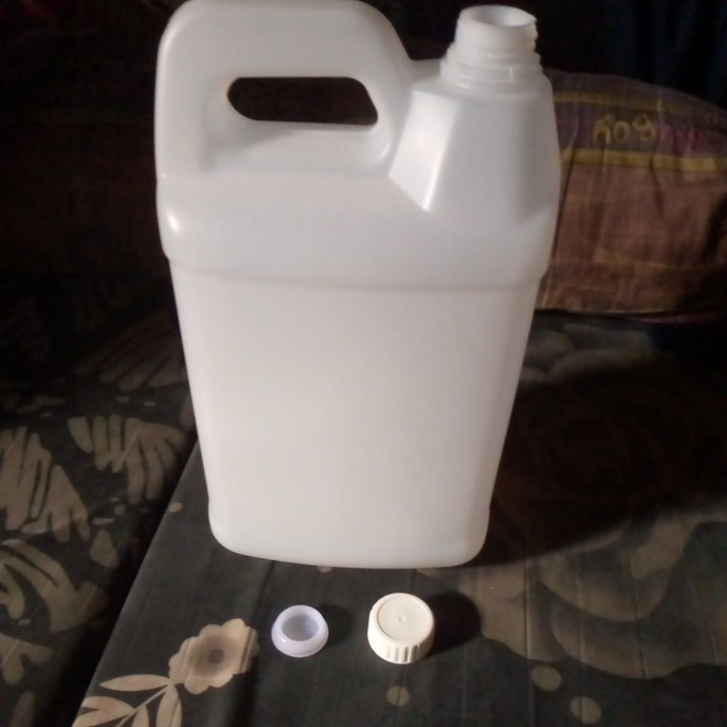jerigen 5 liter + tutup dalam