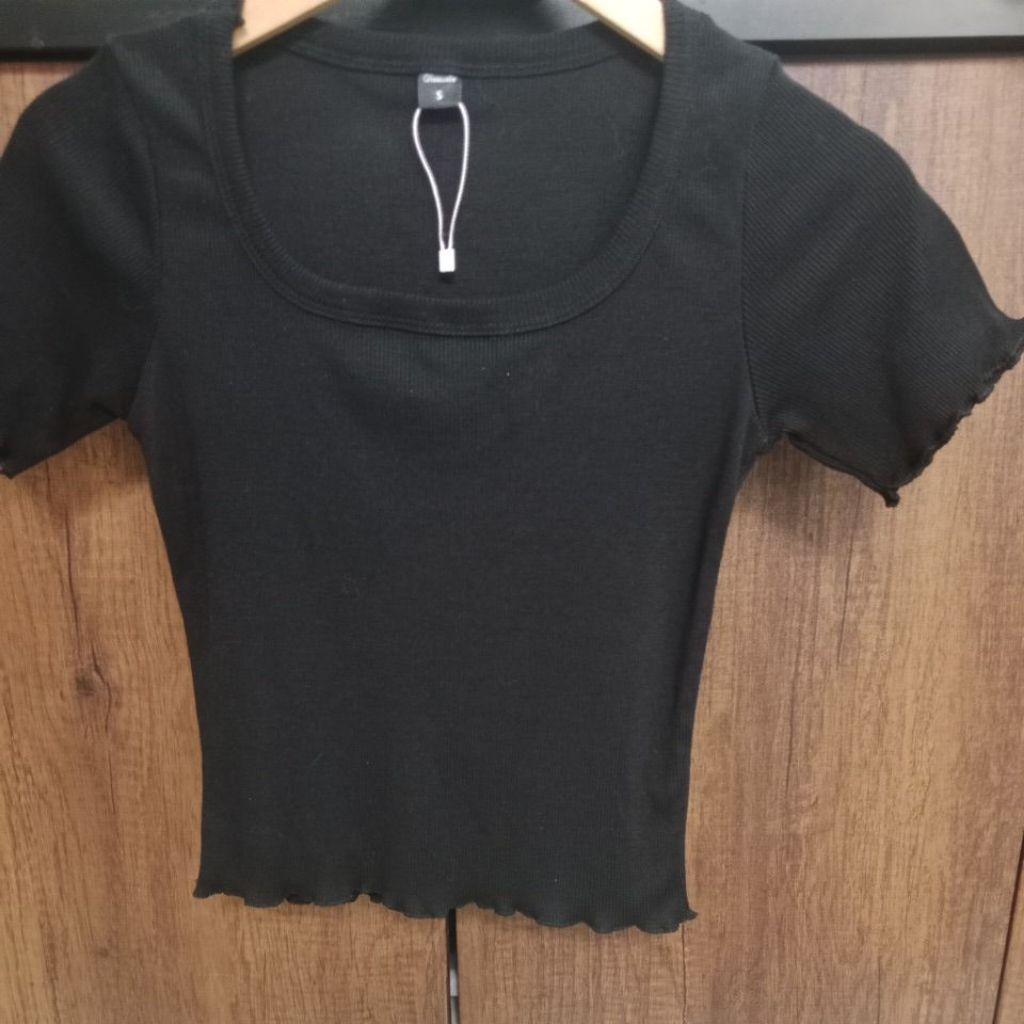 Kaos Crop Top Wanita Hitam Polos Basic