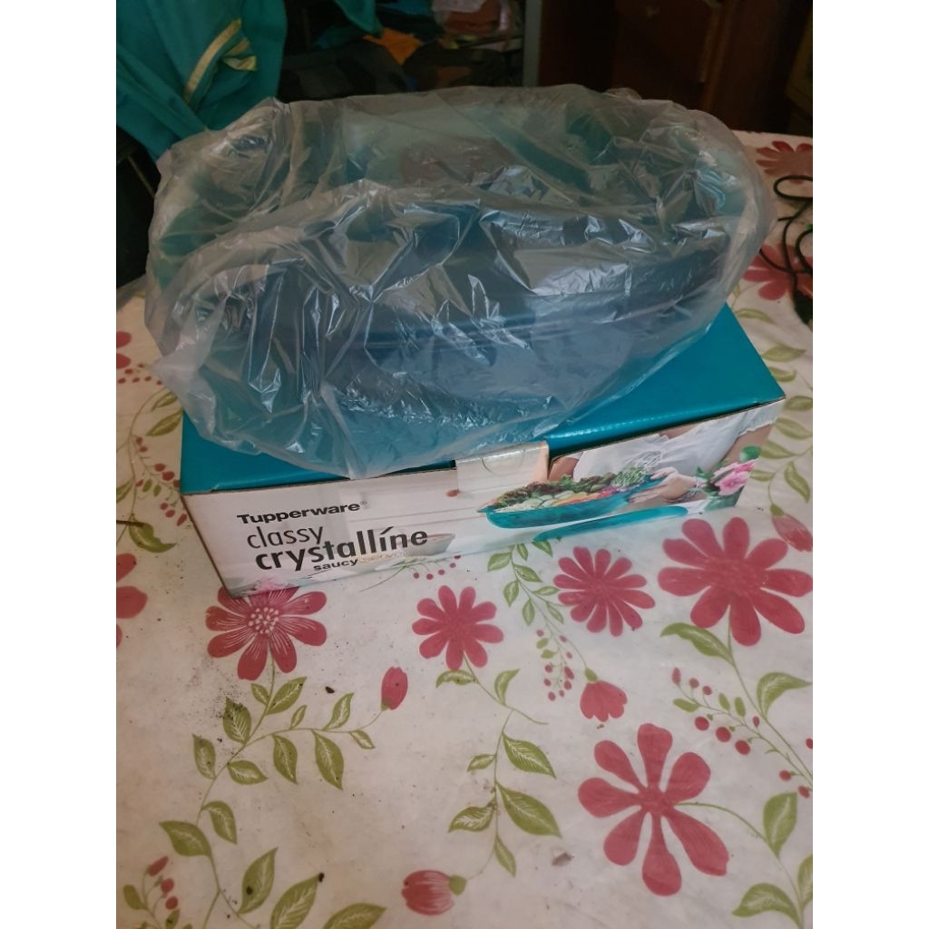 Tupperware classy crystalline saucy server