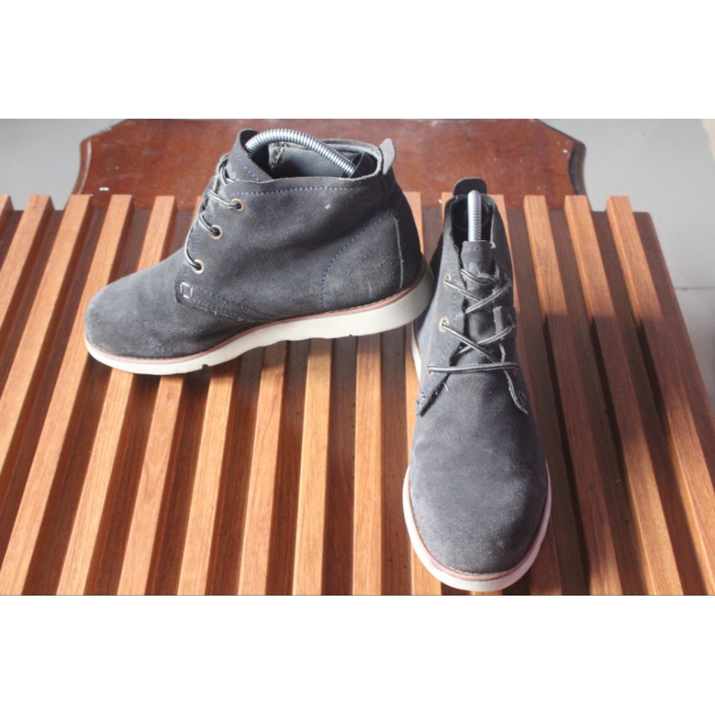 Sepatu boot modis moctoe"CAT" upper kulit asli. outsole moctoe kokoh . size 41 insole 260. keren man