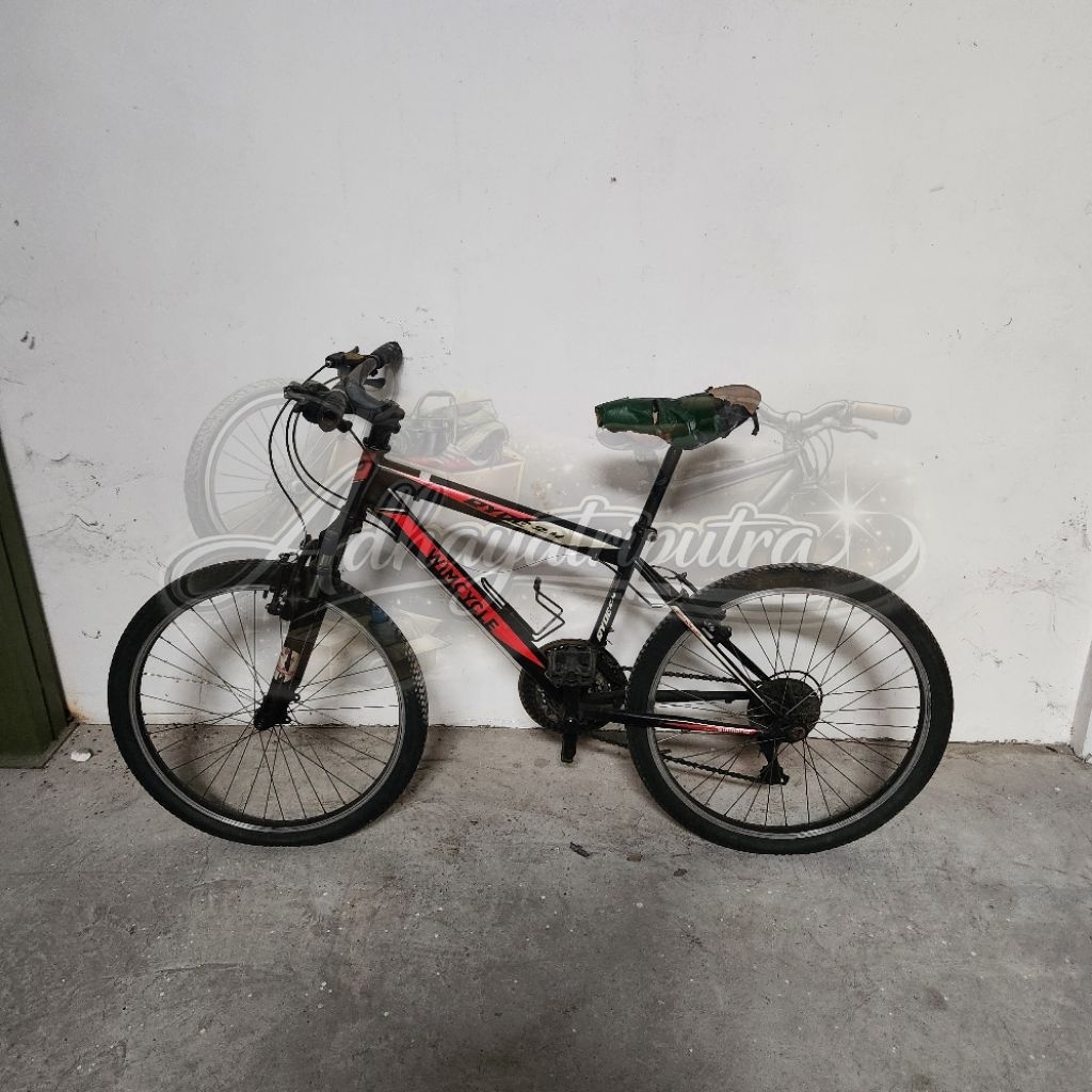 31126MTWBRR1508 SEPEDA SECOND MTB 26 WIMCYCLE BLACK RED RYDE2.4 seperti foto apa adanya tidak garans