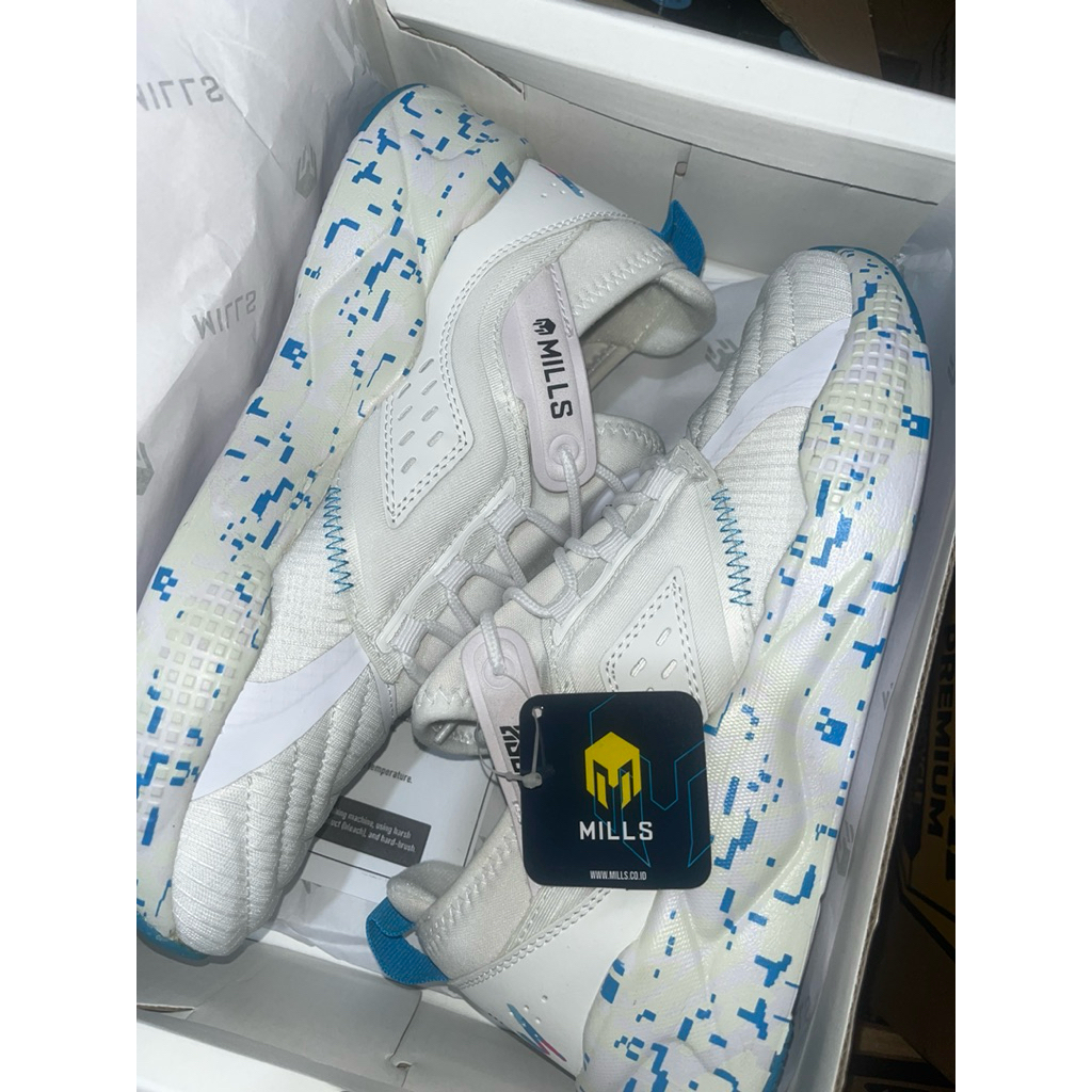 Sepatu mills lifestyle revolt beta bbs