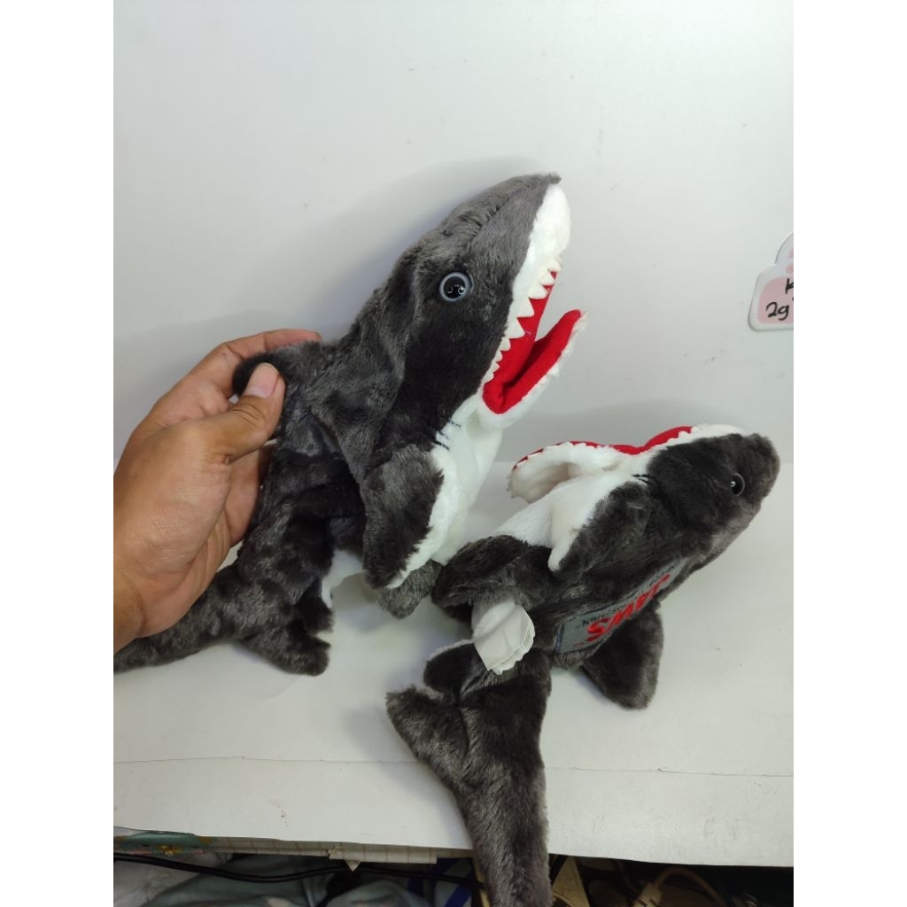 boneka hiu shark jaws original universal studio sepasang