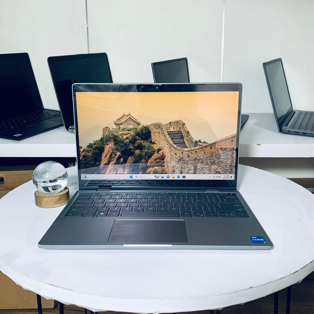 Laptop Dell Latitude 3330  - Processor Intel Core i5-1235U - GPU Intel Iris Xe Graphics - RAM 8GB DD