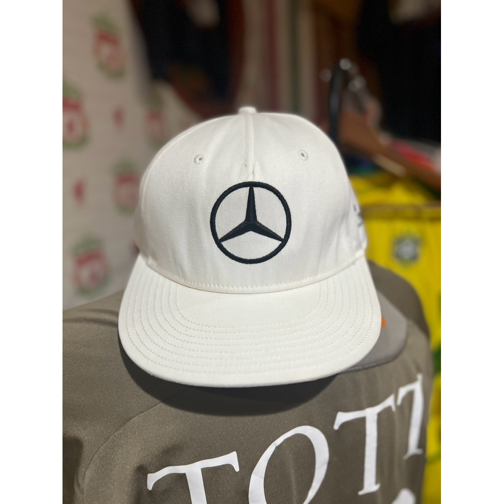 Topi F1 Mercedes petronas Lewis Hamilton 2018