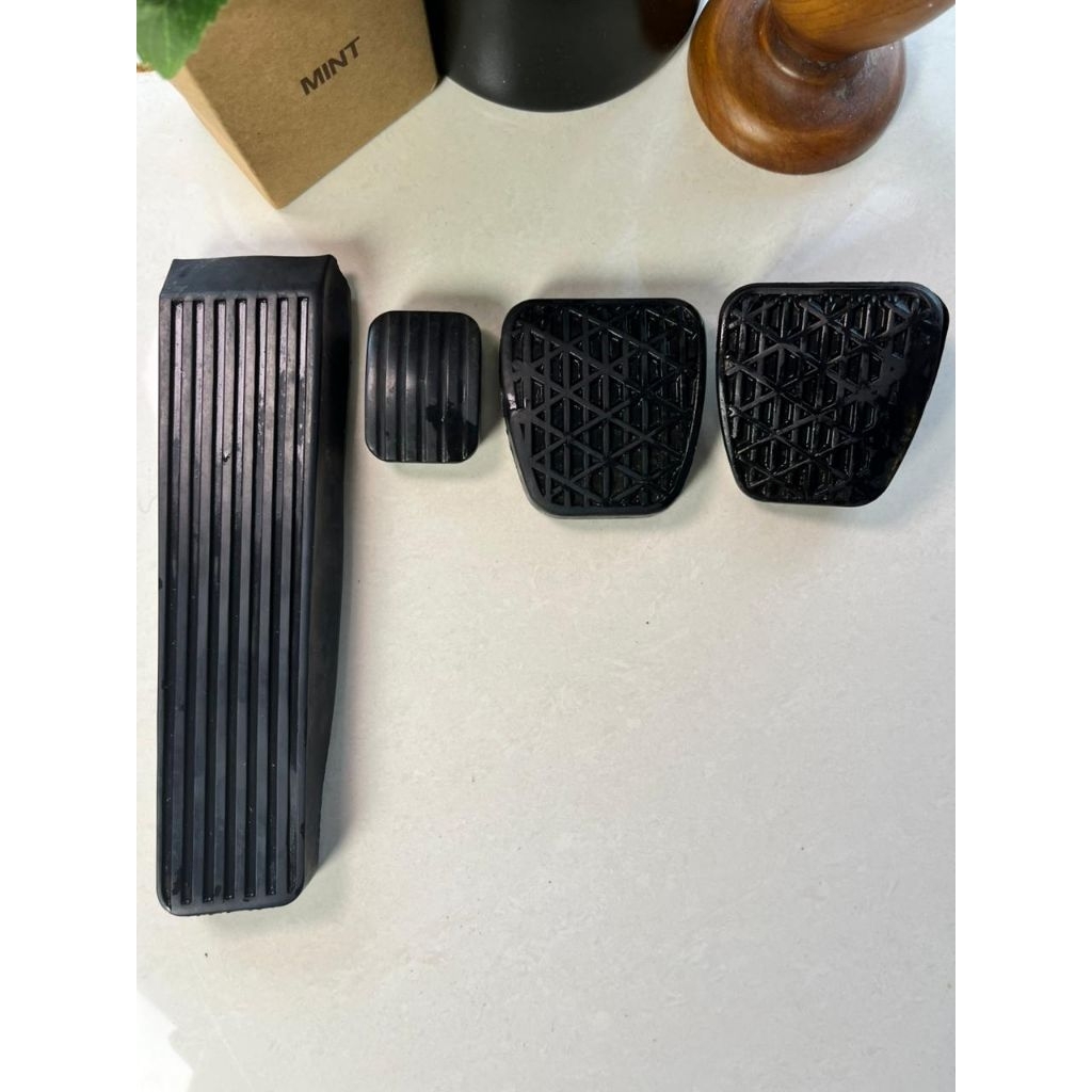 karet pedal gas W124 set