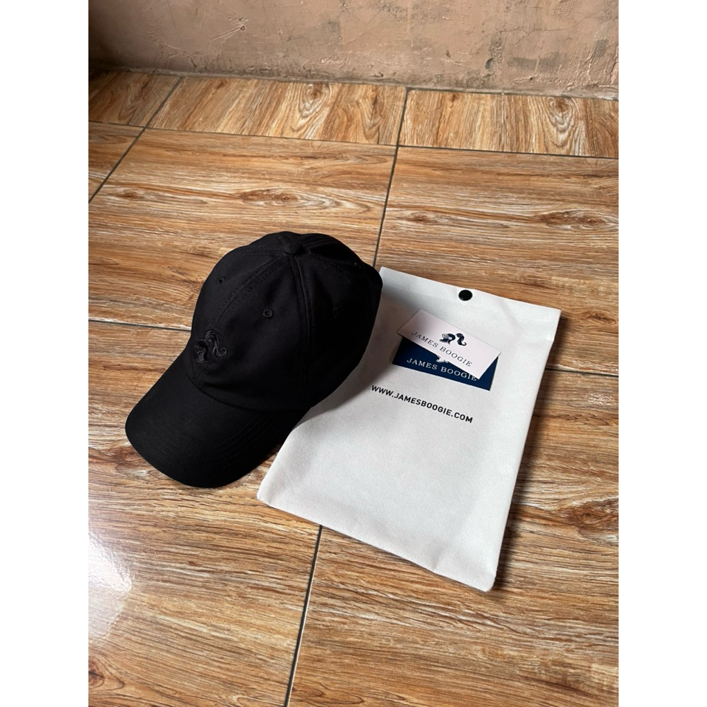 Caps James Boogie