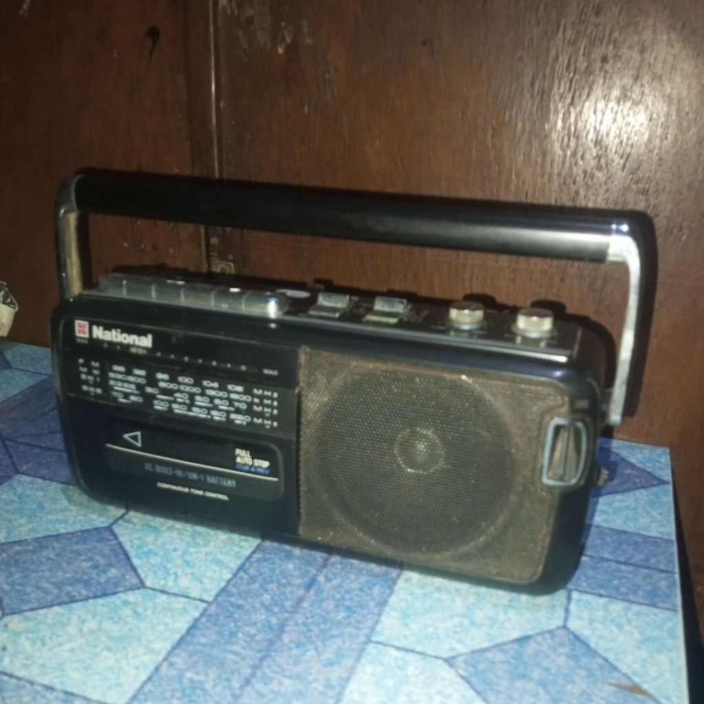 Radio kaset National bekas
