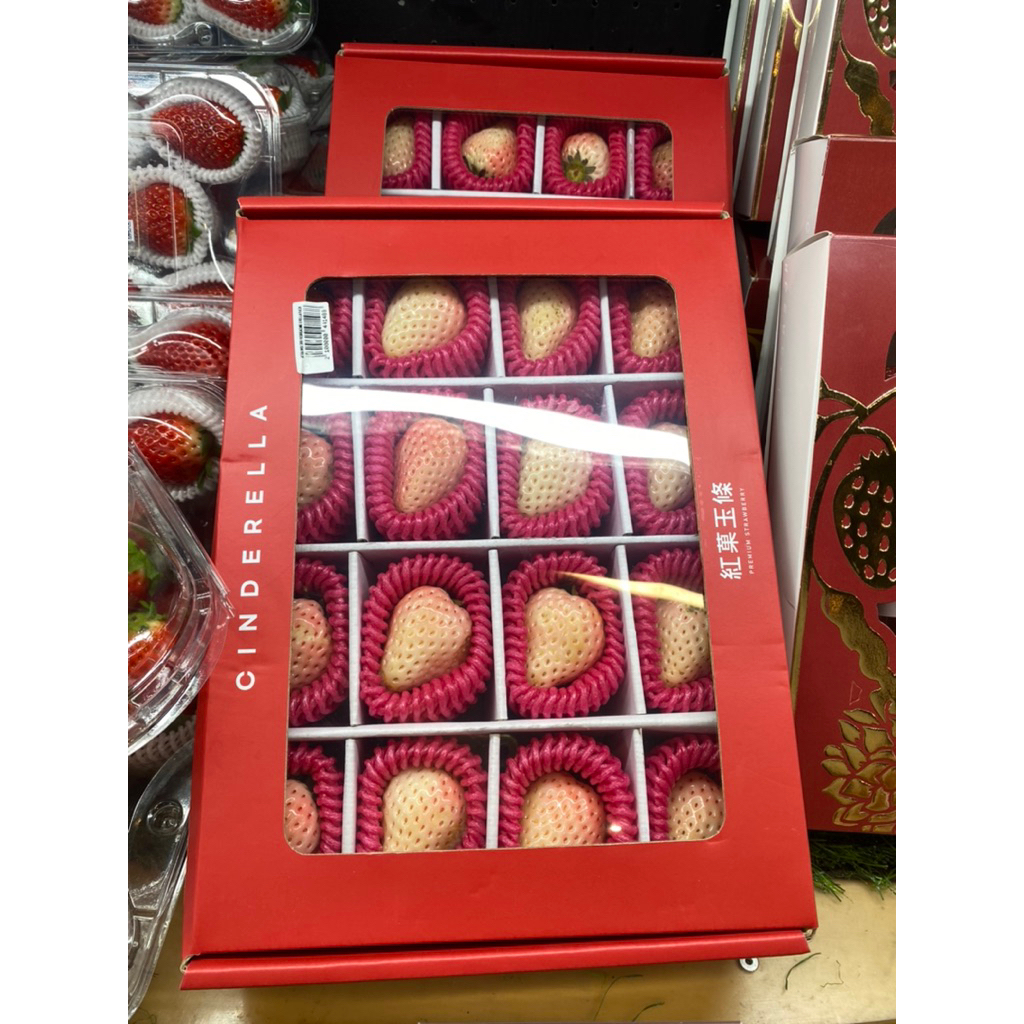 Strawberry cenderella putih - strawberry jumbo - strawberry white jumbo sweet - Buah strawberry kore