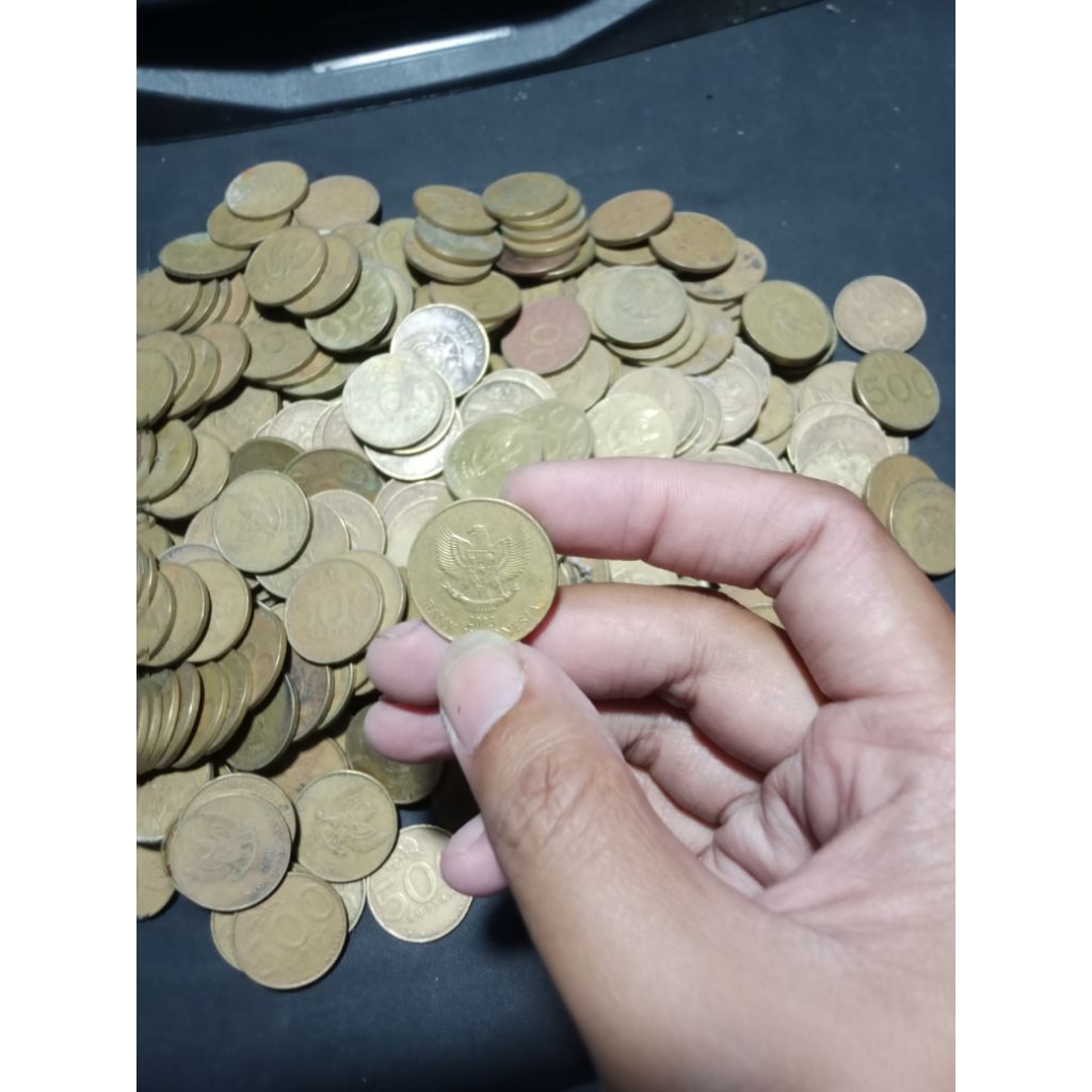 Koin Kuning Rp.500 dari tahun 1991 - 1992 - 1997 - 2000 - 2001 - 2002 - 2003 kondisi masih bagus Kin