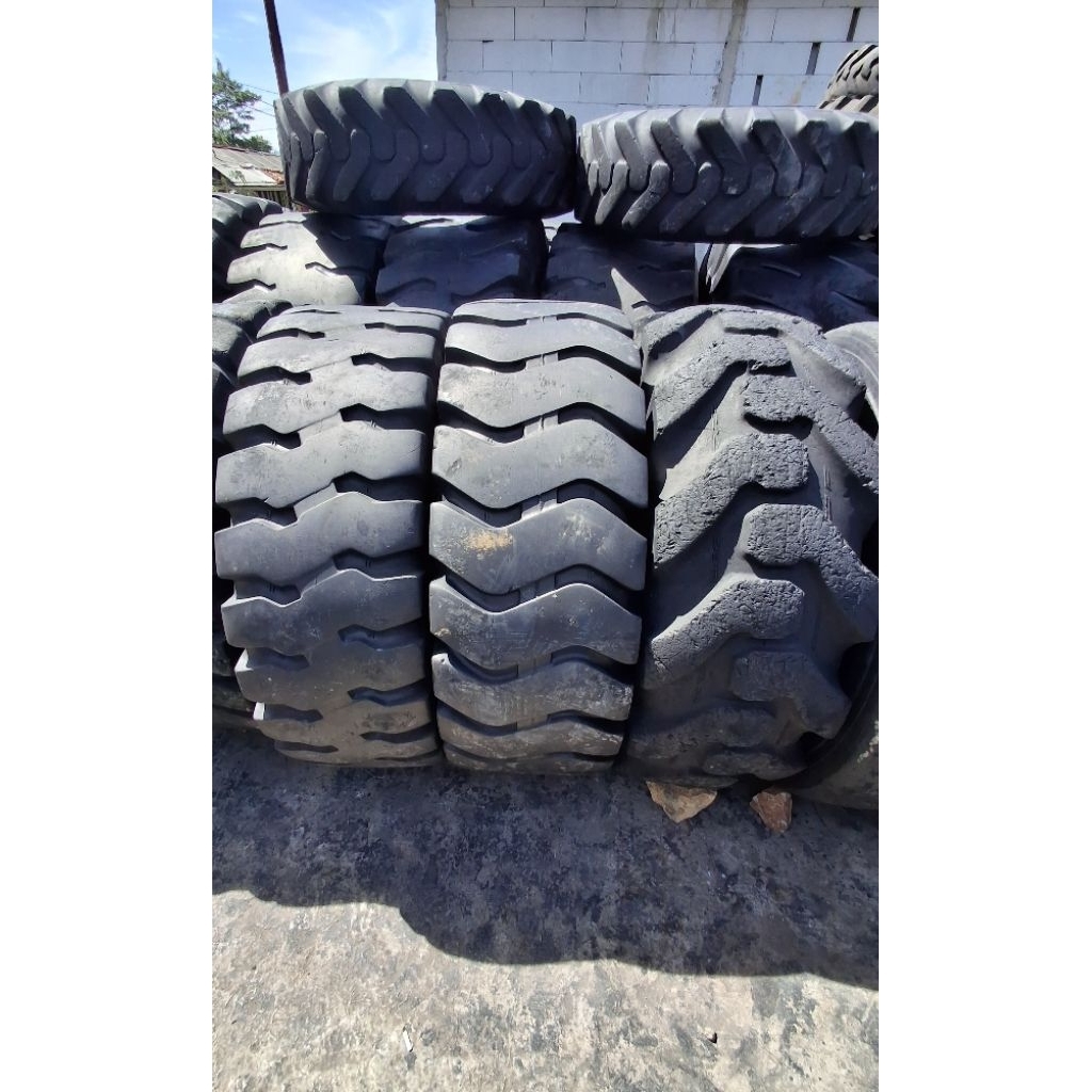 ban loader 17.5-25 bekas