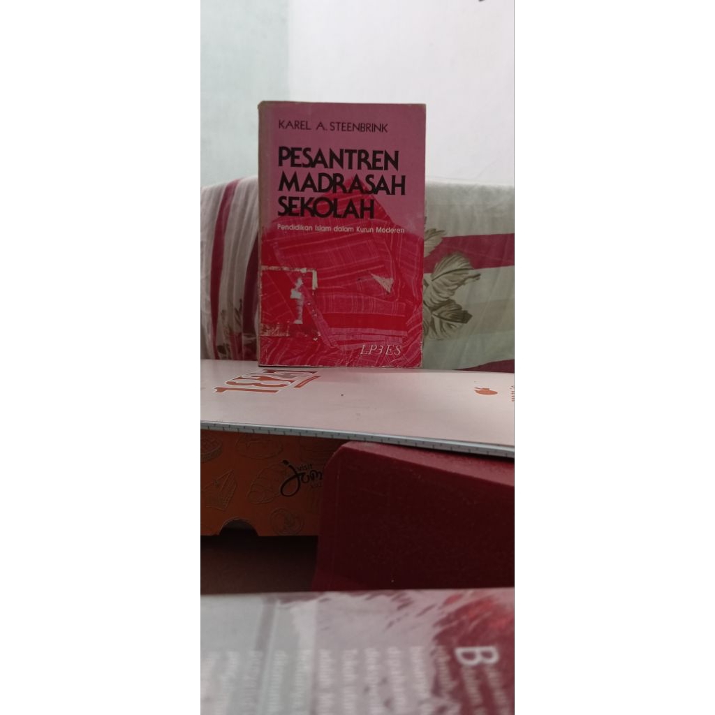 Pesantren Madrasah Sekolah