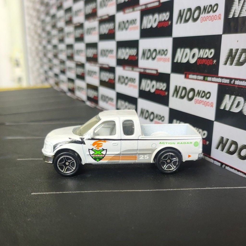 Matchbox '97 Ford F-150 White Action Radar New Loose Giftpack 2000