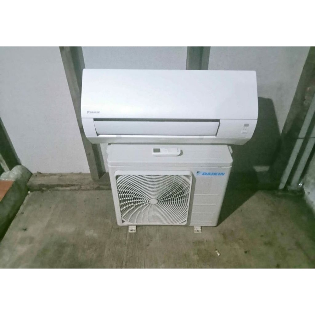 AC split second Daikin Malaysia 1/2pk