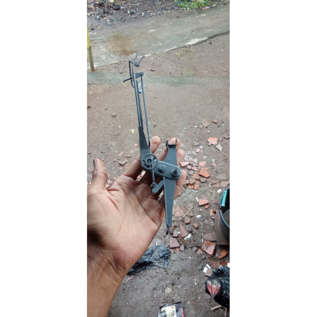 miniatur rangka traktor