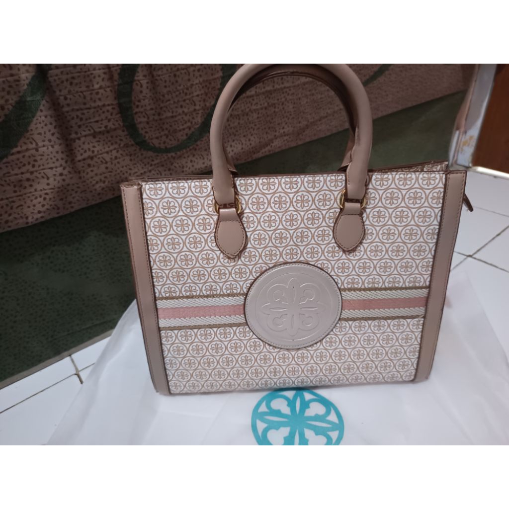 SALE Les Catino Mashimo Medallion Satchel L