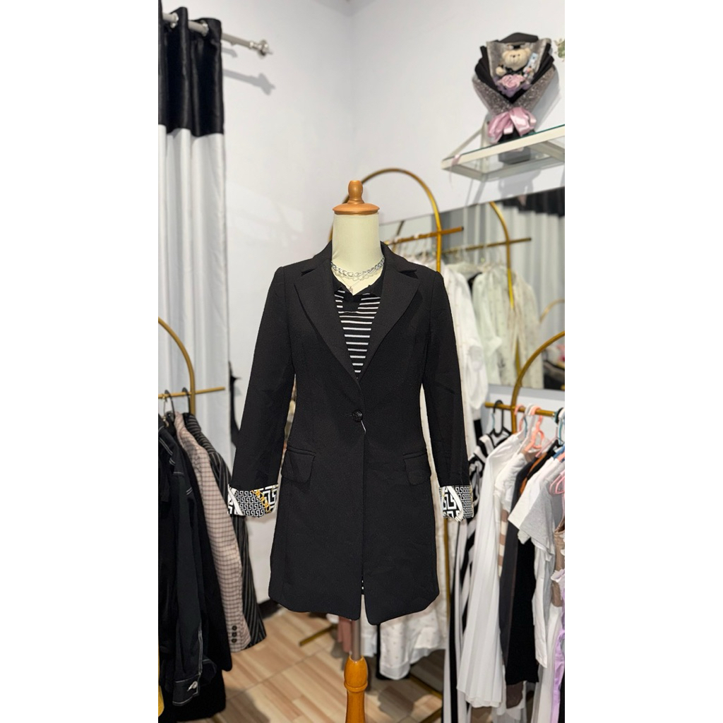 Blazer Kerja Wanita Hitam Polos | Outer Kantor Elegan & Nyaman