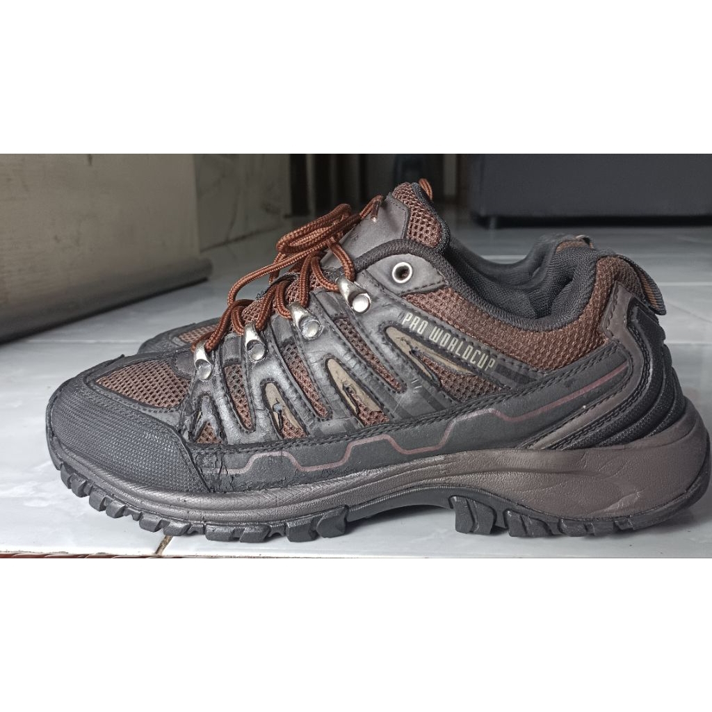 Sepatu Outdoor / gunung Pro WorldCup size 42