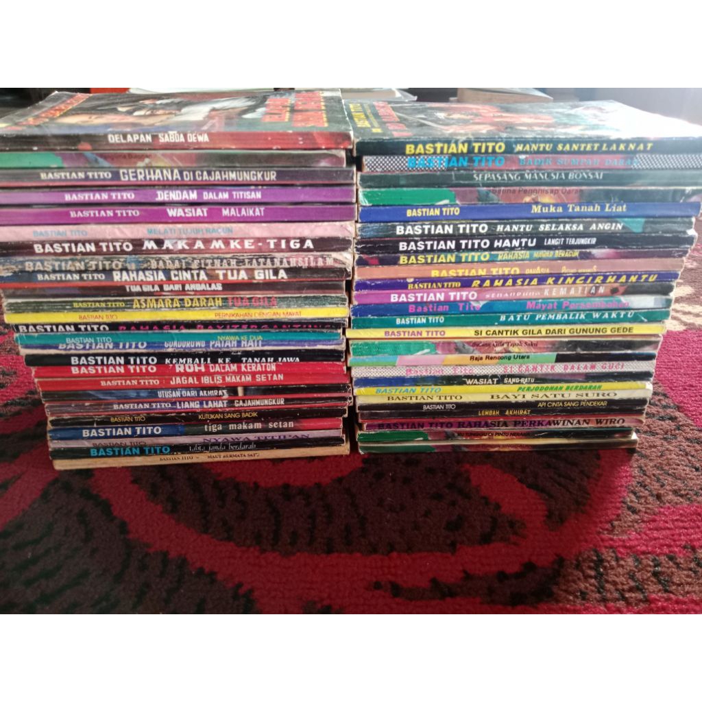 Buku novel Cersil Wiro Sableng.