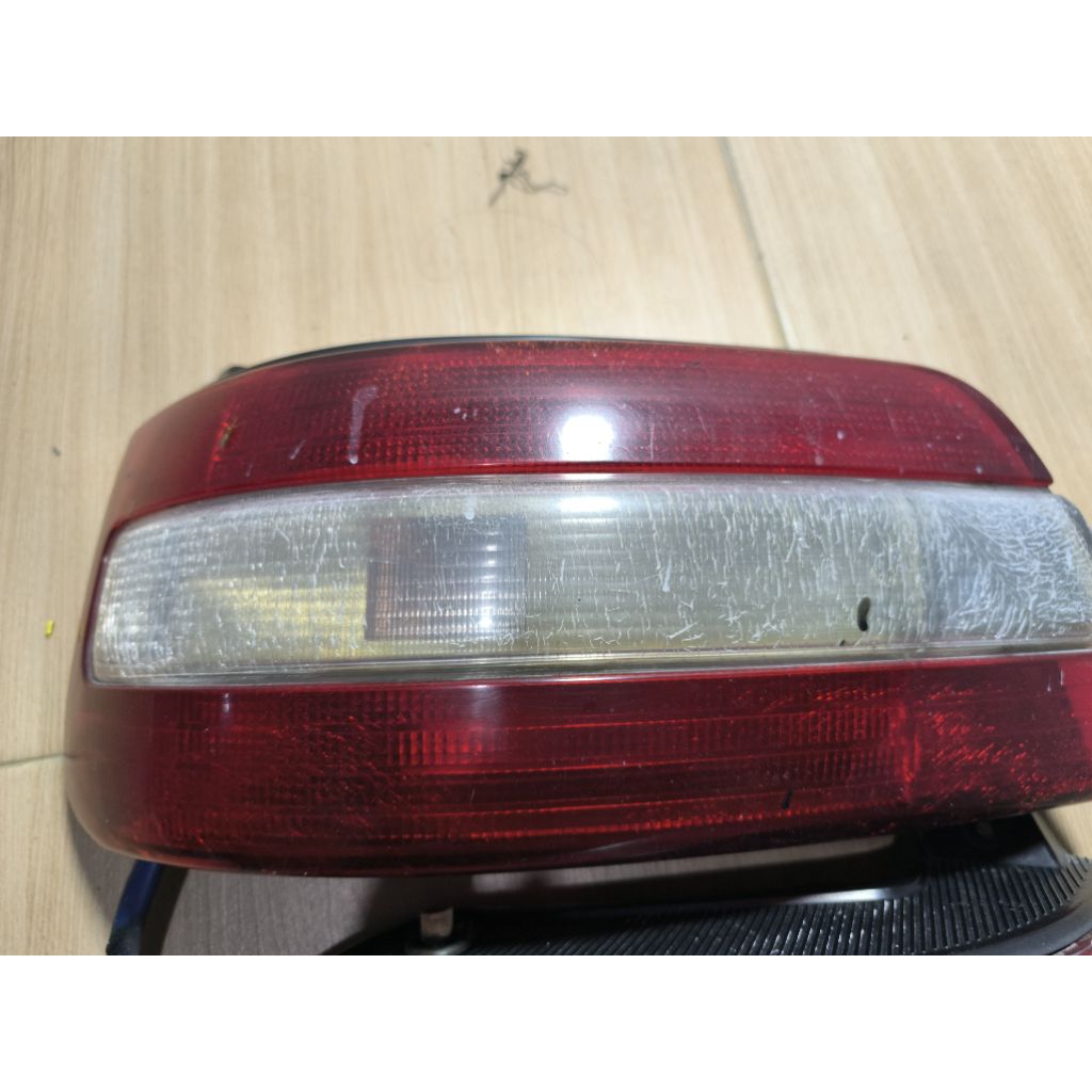 lampu stoplamp starlet kapsul kiri