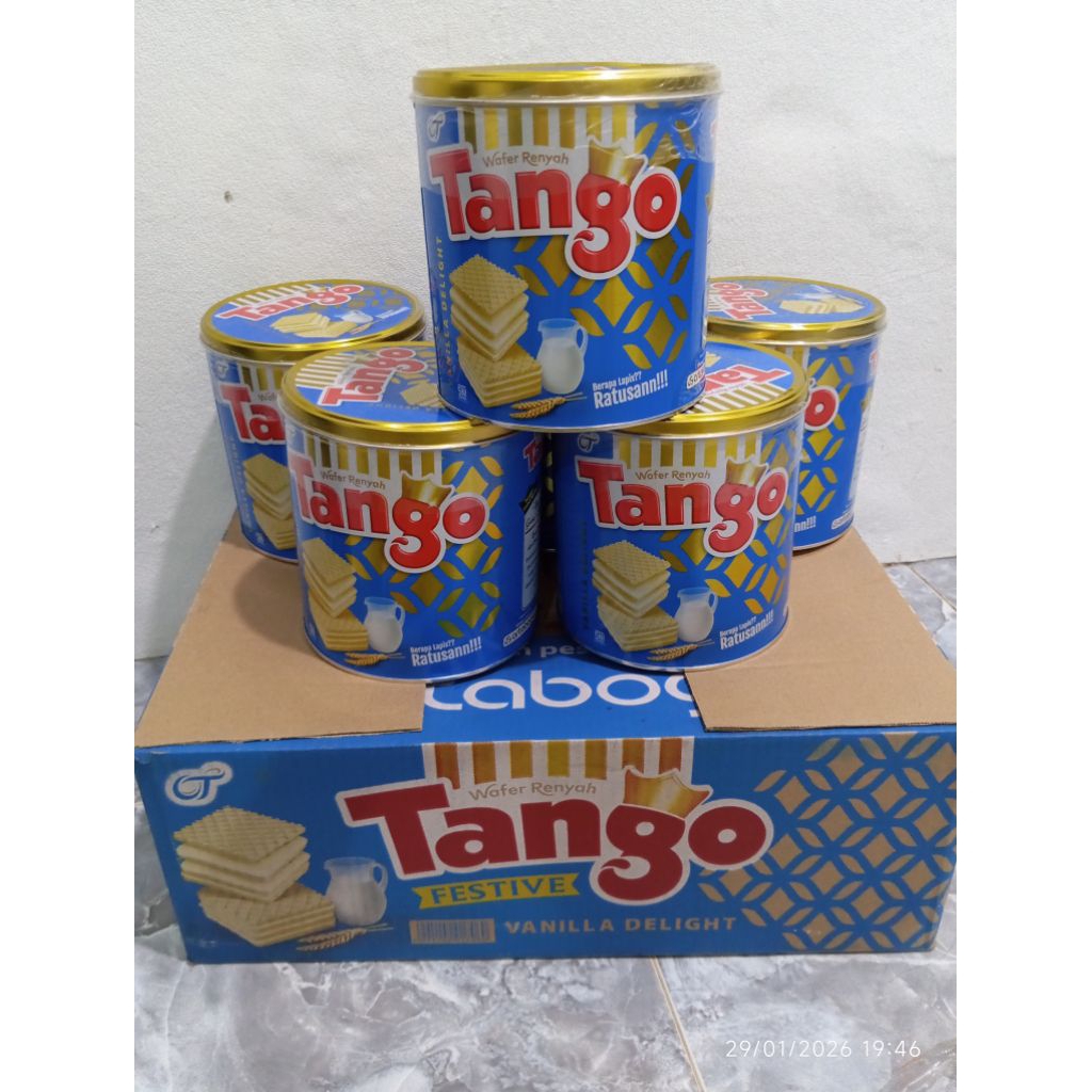 Tango wafer coklat dan vanilla kaleng kue lebaran murah grosir
