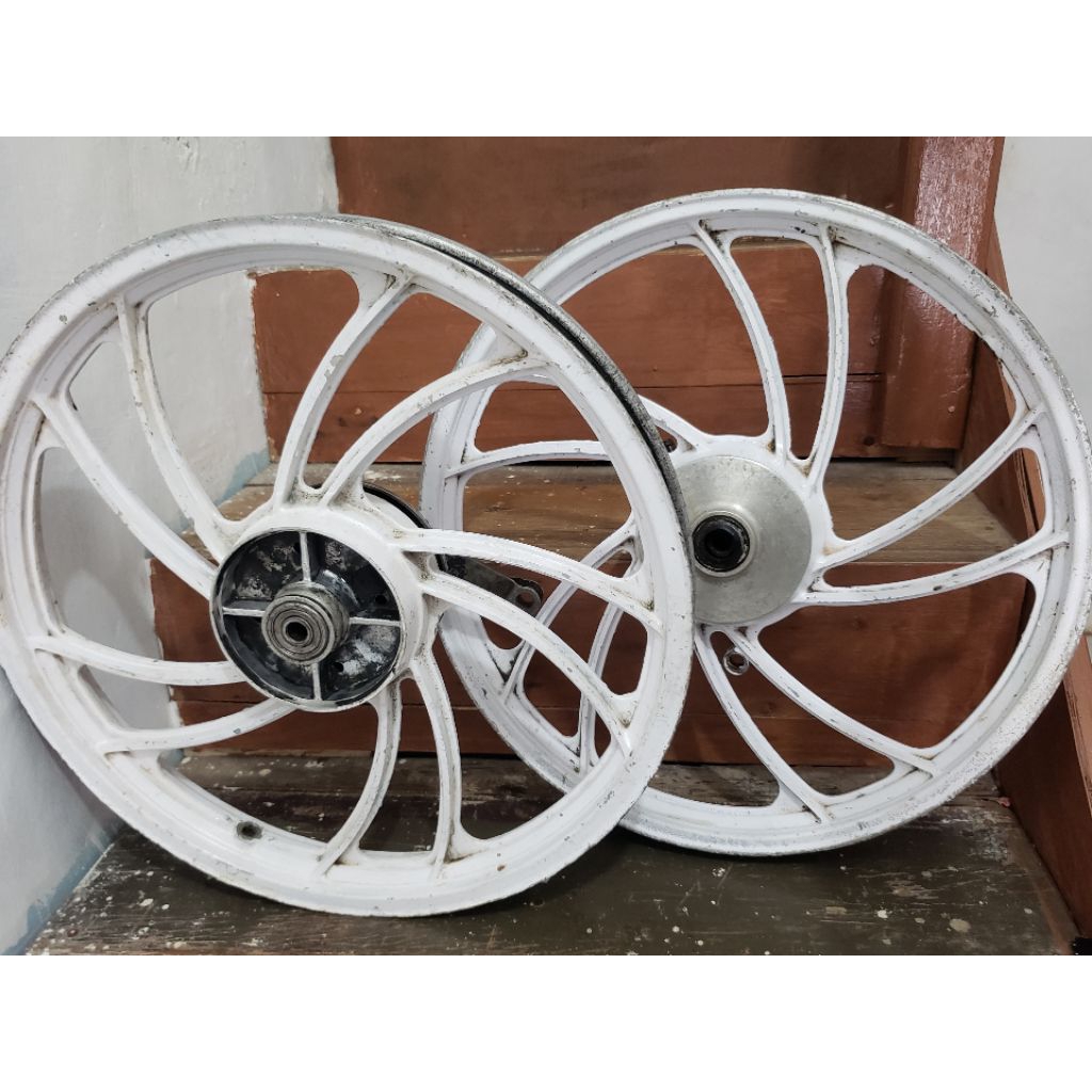 VELG KIPAS R17 , DEPAN CEFIRO BELAKANG JIELI SET TUTUP TROMOL, PNP KELUARGA HONDA TROMOL