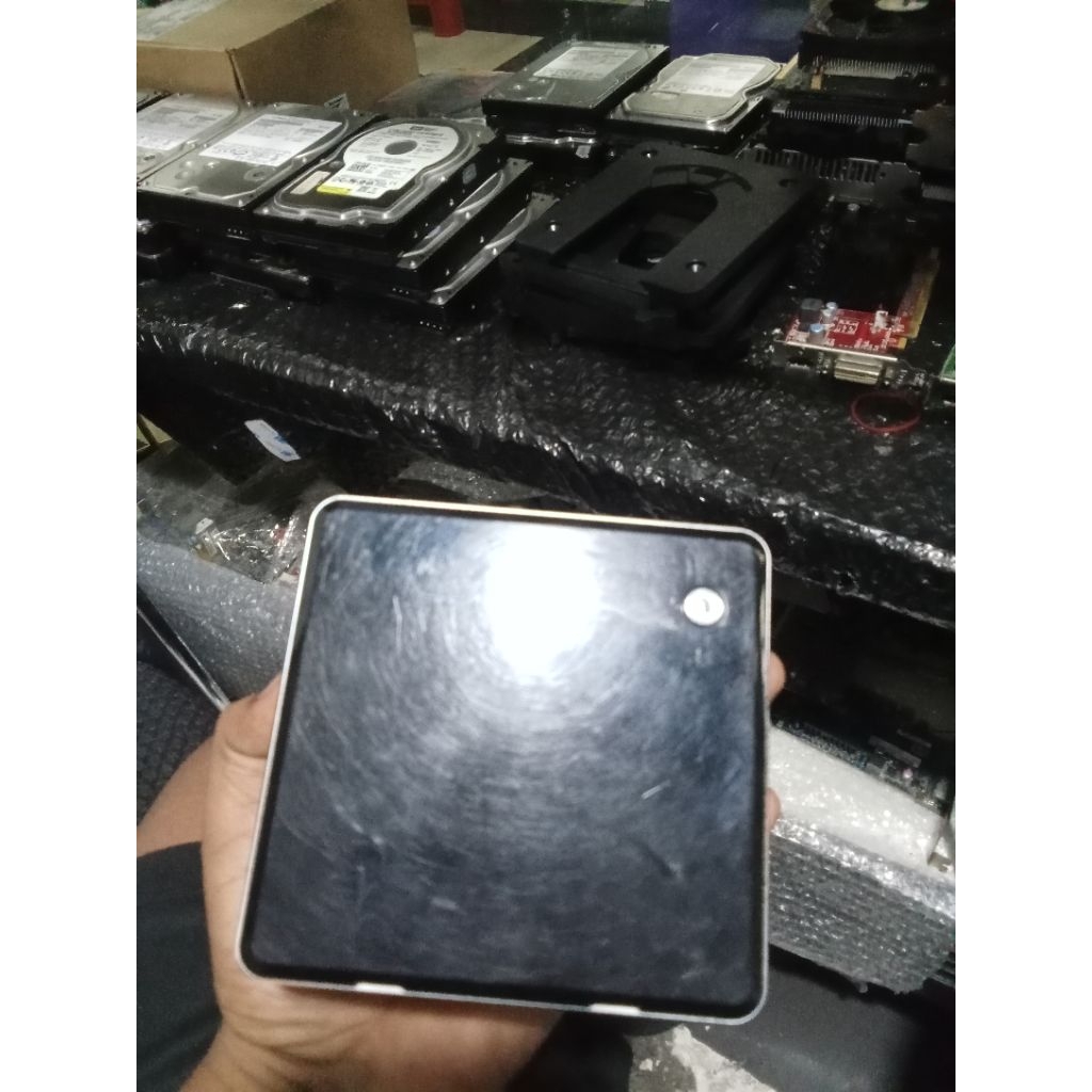Intel nuc Celeron 8gb ssd 120 Like new