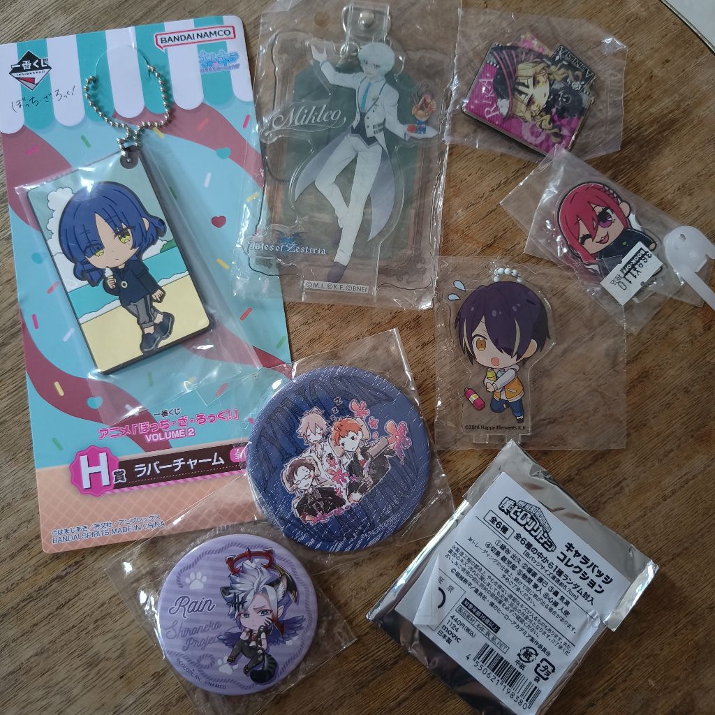 Anime random | Ryo keychain, Tales of Zestiria,  Amnesia Rika pin, standee Chigiri, keychain Enstar,