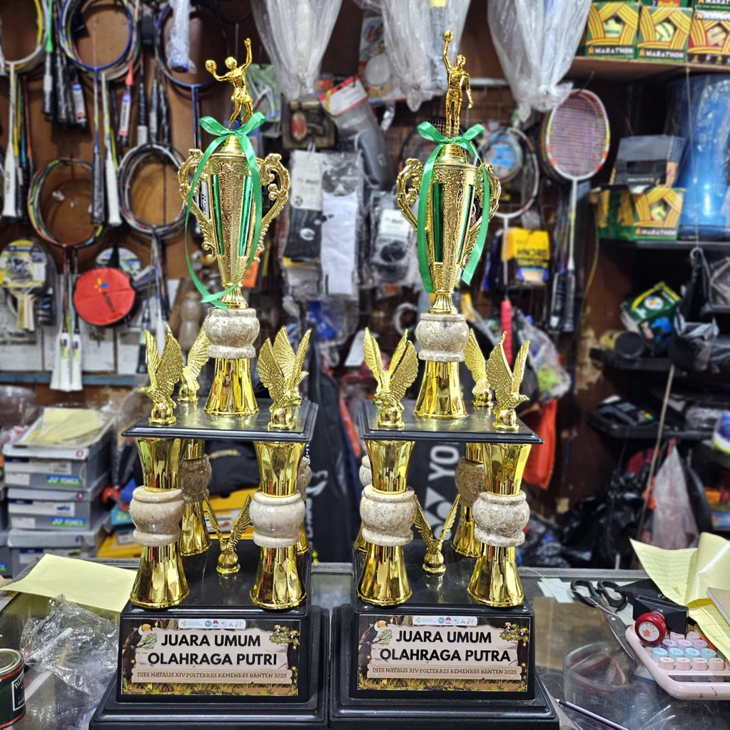 Trophy Piala 4 kaki Custom Trophy sepak Bola, badminton, tenis meja, Musik Trophy 4 Kaki Murah ( 4 k