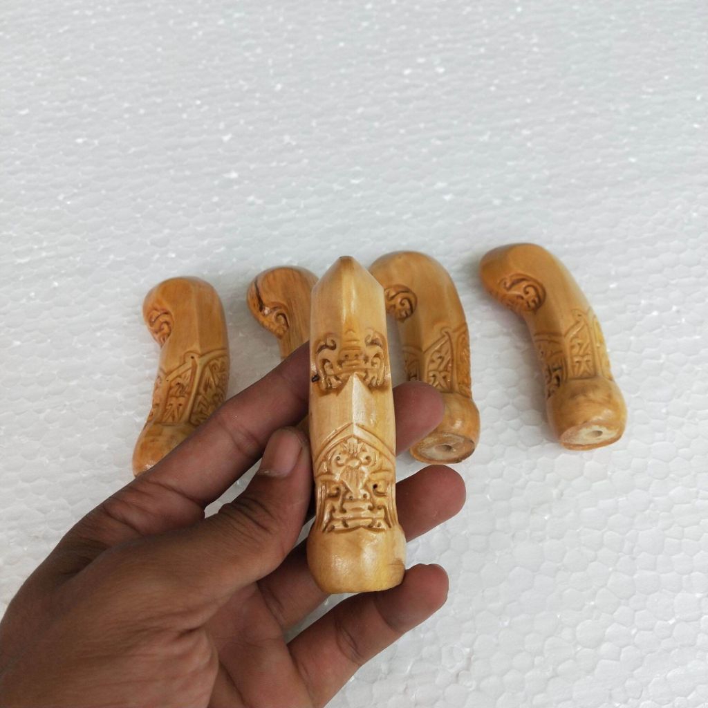 UKIR / DEDER KERIS GAYA JOGJA PUTRI KINURUNG KAYU CENDANA