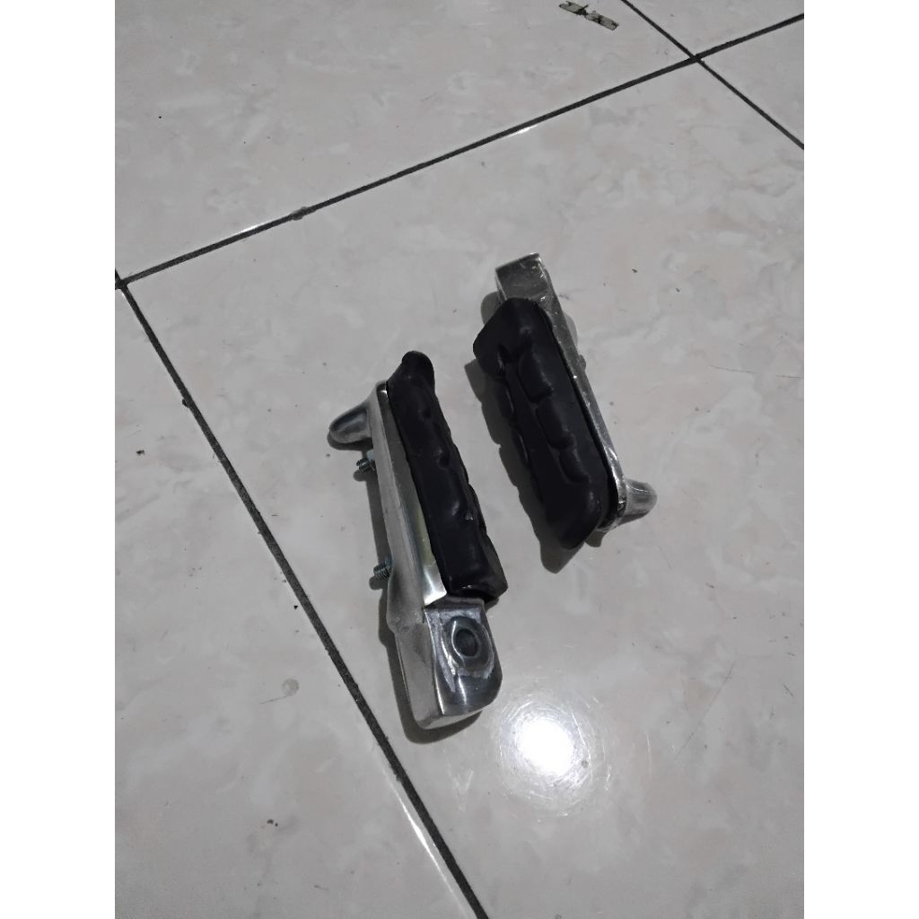 Footstep Pijakan Depan CBR150R OLD CB150R NEW LED CB