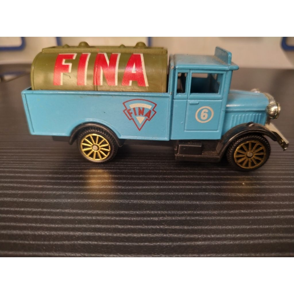 Diecast CORGI Morris Truck FINA vintage loose preloved